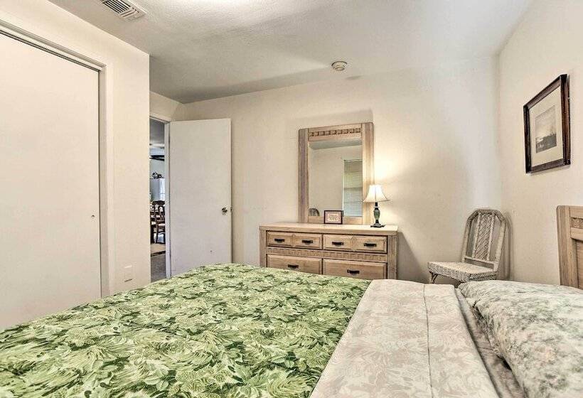 Las Brisas  Palacios Home   Fishing Pier & Kayaks