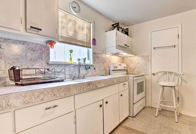 Las Brisas  Palacios Home   Fishing Pier & Kayaks