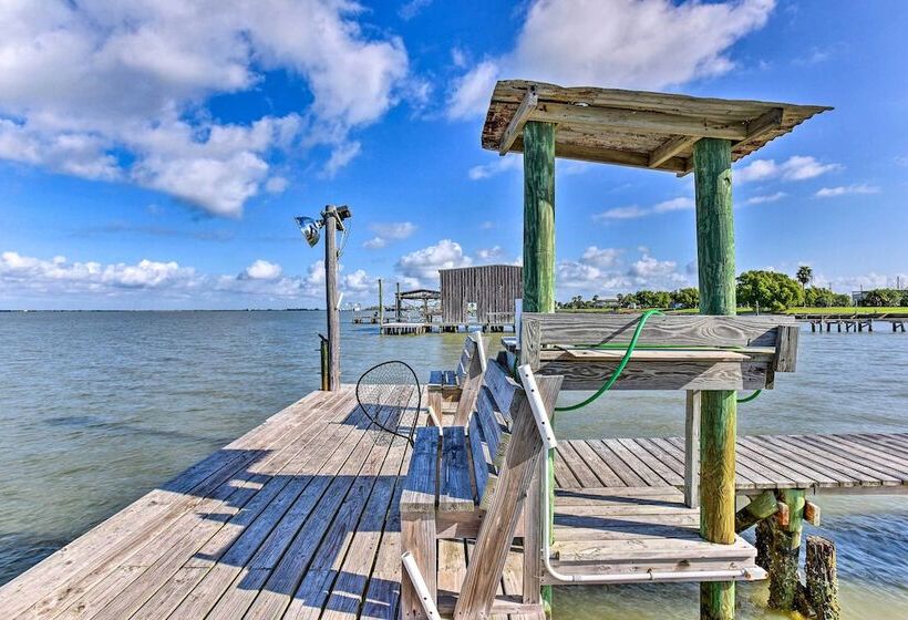 Las Brisas  Palacios Home   Fishing Pier & Kayaks