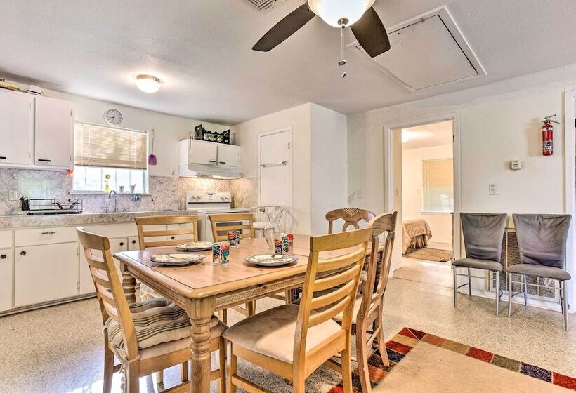 Las Brisas  Palacios Home   Fishing Pier & Kayaks