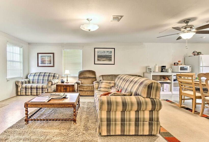 Las Brisas  Palacios Home   Fishing Pier & Kayaks