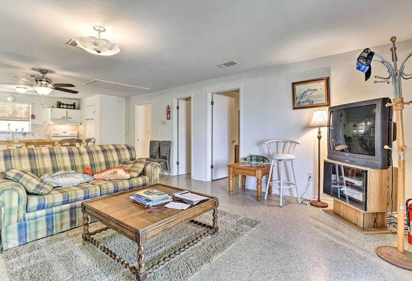 Las Brisas  Palacios Home   Fishing Pier & Kayaks