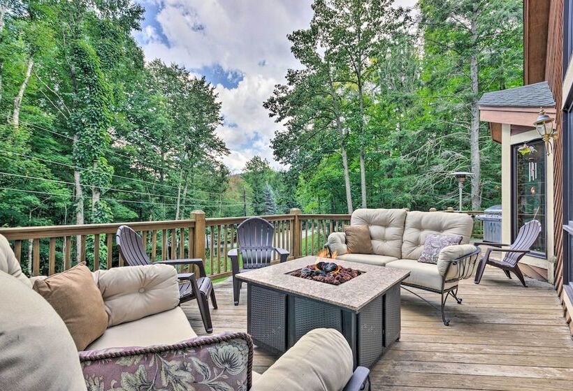 Lavish Beech Mountain Ski Cabin W/ Hot Tub!