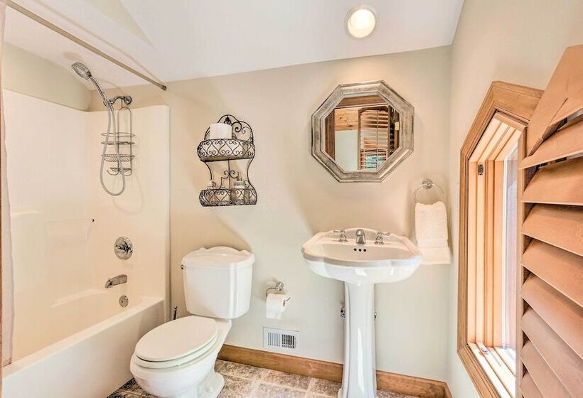 Lavish Beech Mountain Ski Cabin W/ Hot Tub!