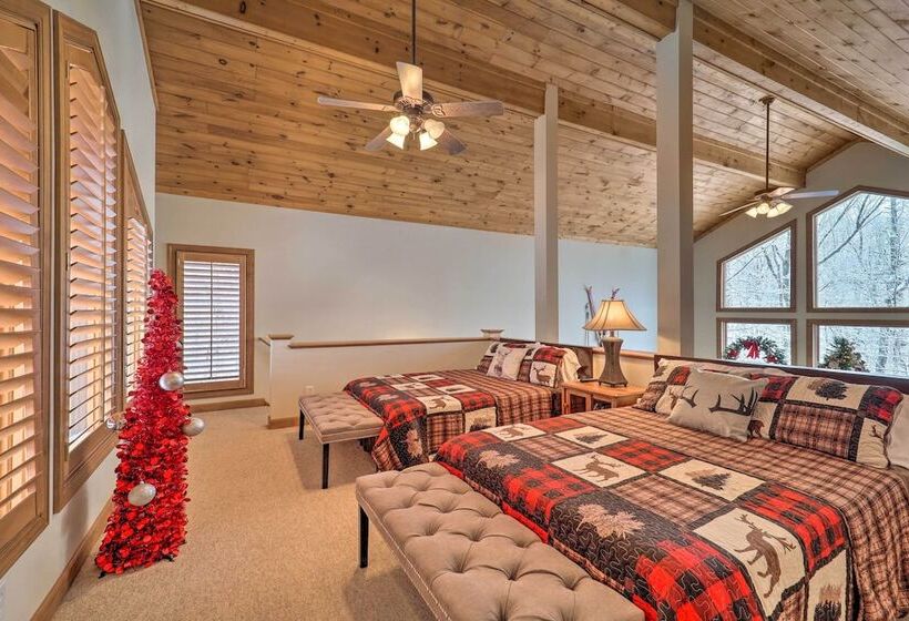 Lavish Beech Mountain Ski Cabin W/ Hot Tub!