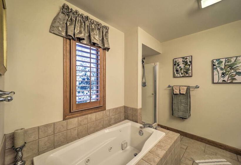 Lavish Beech Mountain Ski Cabin W/ Hot Tub!