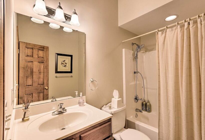 Lavish Beech Mountain Ski Cabin W/ Hot Tub!