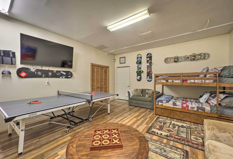 Lavish Beech Mountain Ski Cabin W/ Hot Tub!