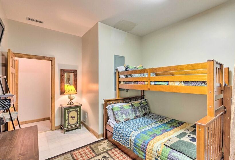 Lavish Beech Mountain Ski Cabin W/ Hot Tub!