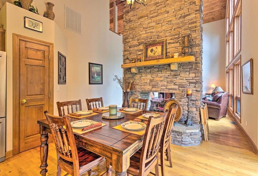 Lavish Beech Mountain Ski Cabin W/ Hot Tub!