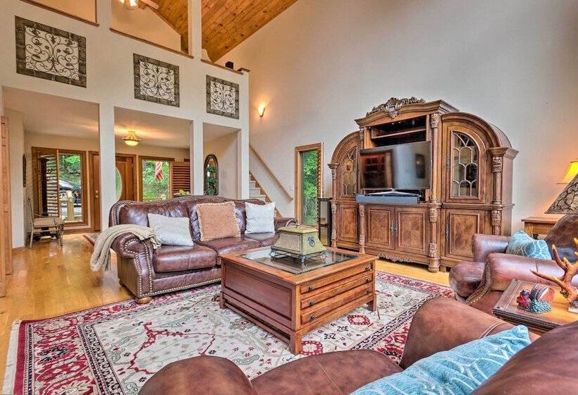 Lavish Beech Mountain Ski Cabin W/ Hot Tub!