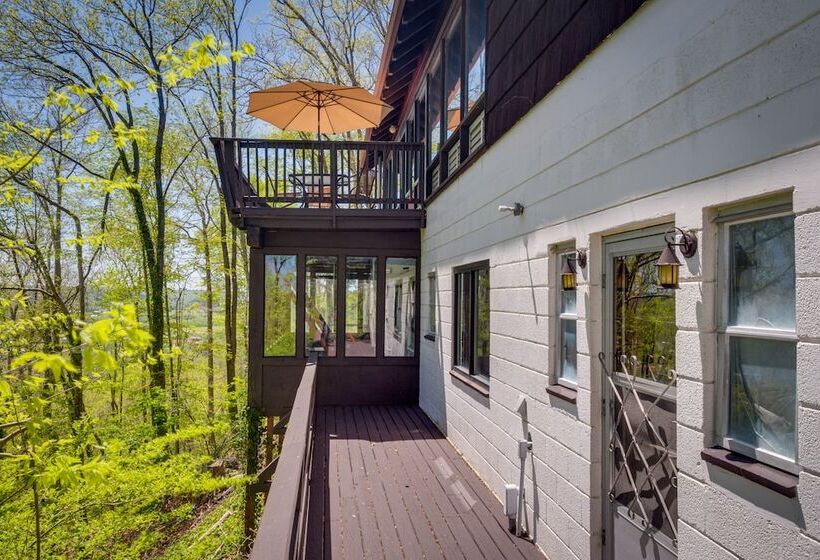 Ledge Lodge  Burkesville Getaway: Pool & Views!