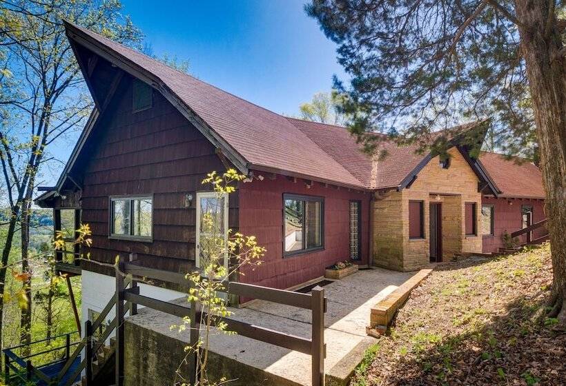 Ledge Lodge  Burkesville Getaway: Pool & Views!