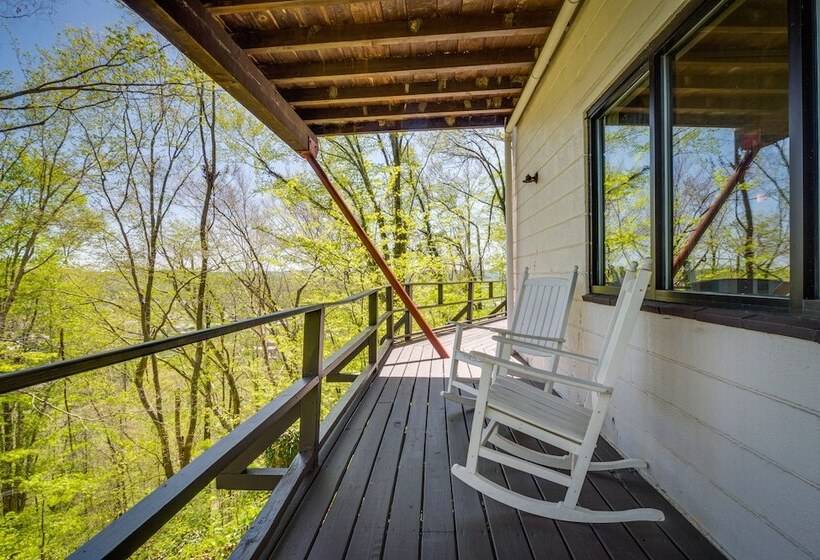 Ledge Lodge  Burkesville Getaway: Pool & Views!