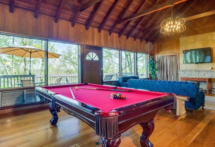 Ledge Lodge  Burkesville Getaway: Pool & Views!