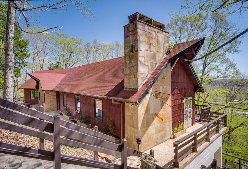 Ledge Lodge  Burkesville Getaway: Pool & Views!