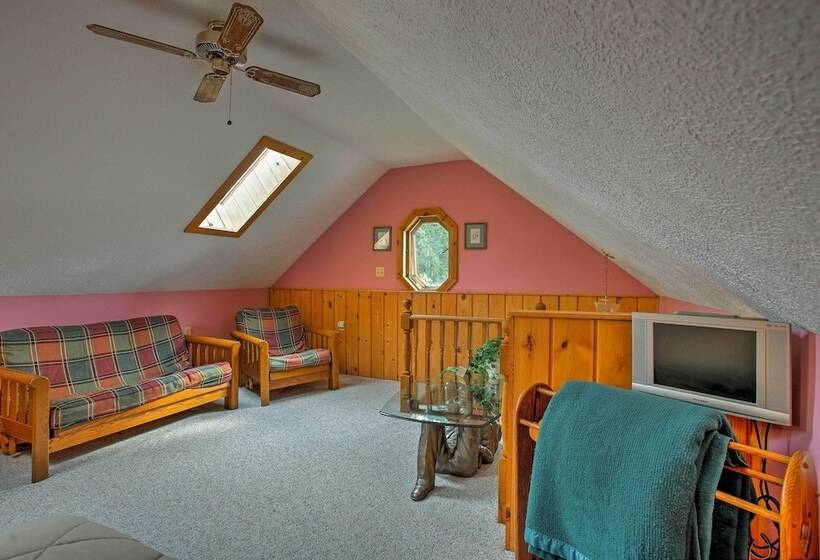 Leelanau Country Cottage ~ 4 Mi To Suttons Bay!