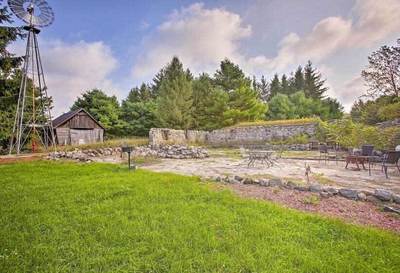 Leelanau Country Cottage ~ 4 Mi To Suttons Bay!