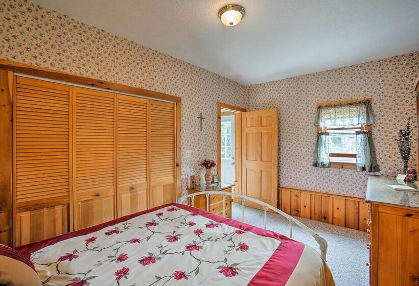 Leelanau Country Cottage ~ 4 Mi To Suttons Bay!