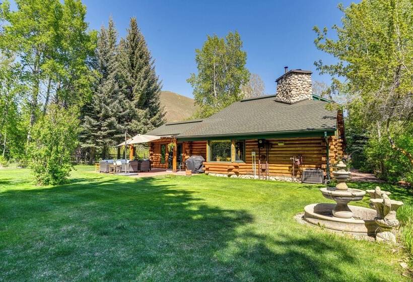 Life On Easy Street W/ Hot Tub: 7 Mi To Dwtn!