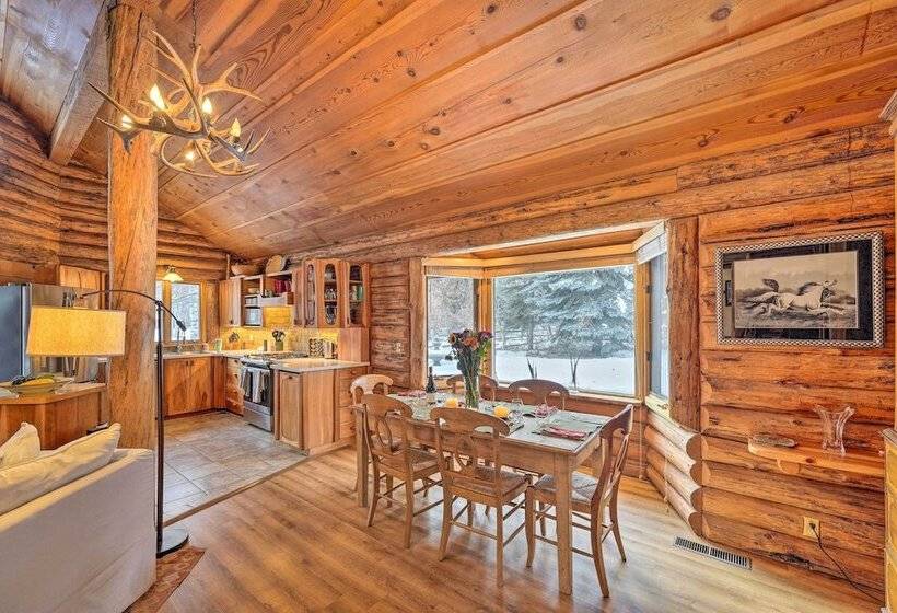 Life On Easy Street W/ Hot Tub: 7 Mi To Dwtn!