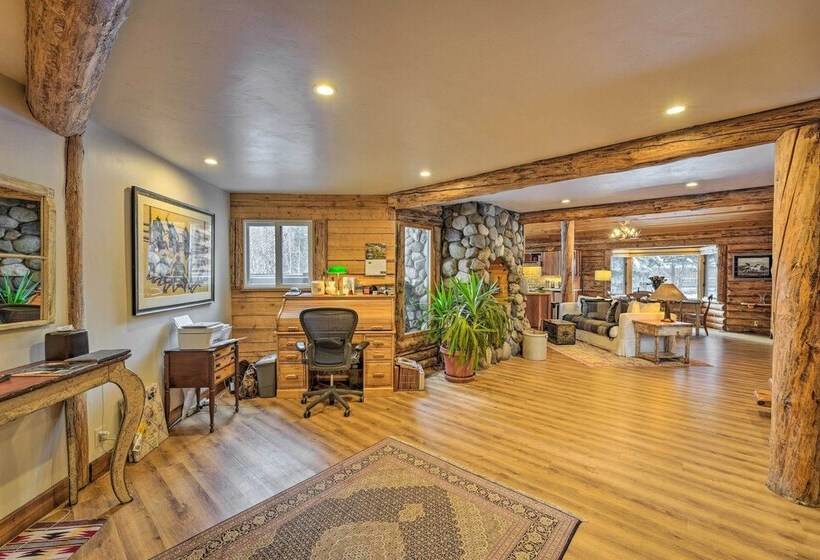 Life On Easy Street W/ Hot Tub: 7 Mi To Dwtn!