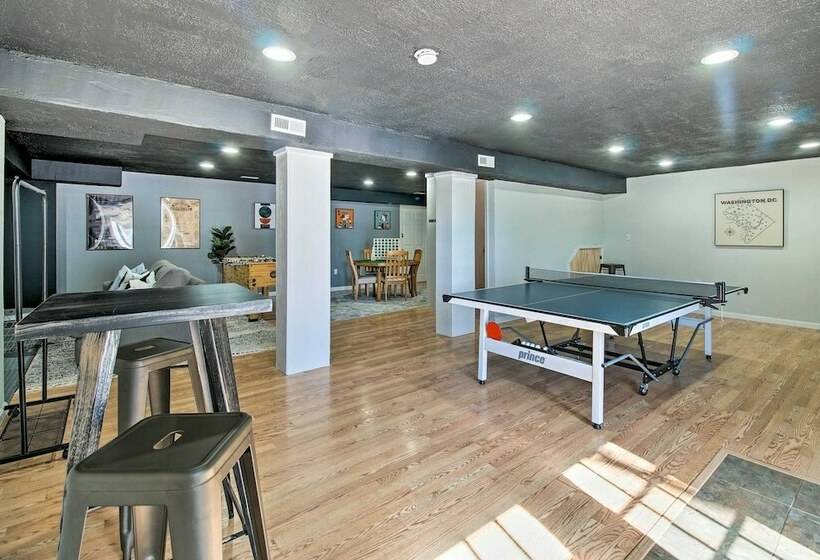 Linden Cabin W/ Hot Tub + Mountain Views!