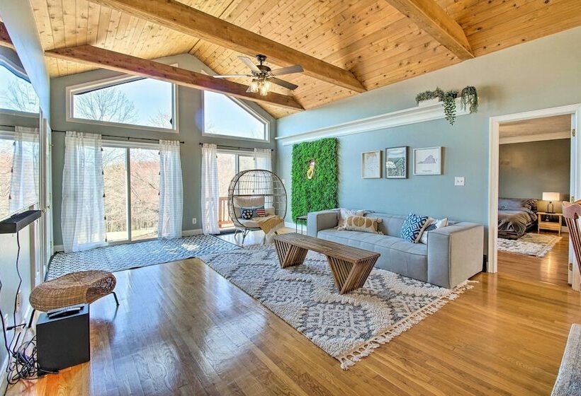 Linden Cabin W/ Hot Tub + Mountain Views!