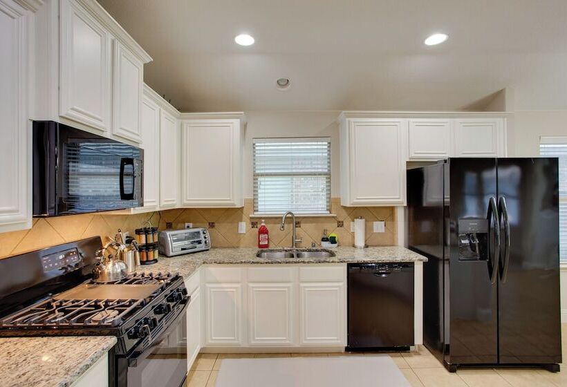 3 Mi To Union Park: Little Elm Escape W/ Patio