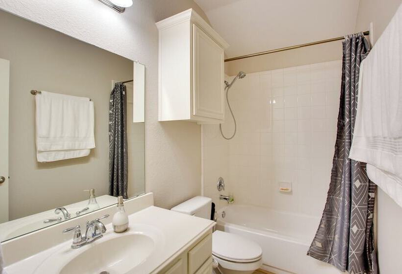 3 Mi To Union Park: Little Elm Escape W/ Patio