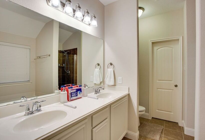 3 Mi To Union Park: Little Elm Escape W/ Patio