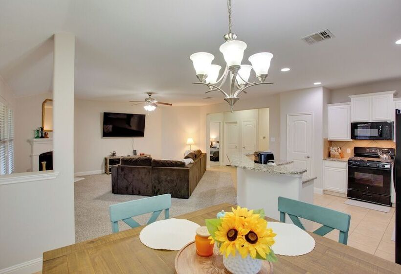 3 Mi To Union Park: Little Elm Escape W/ Patio