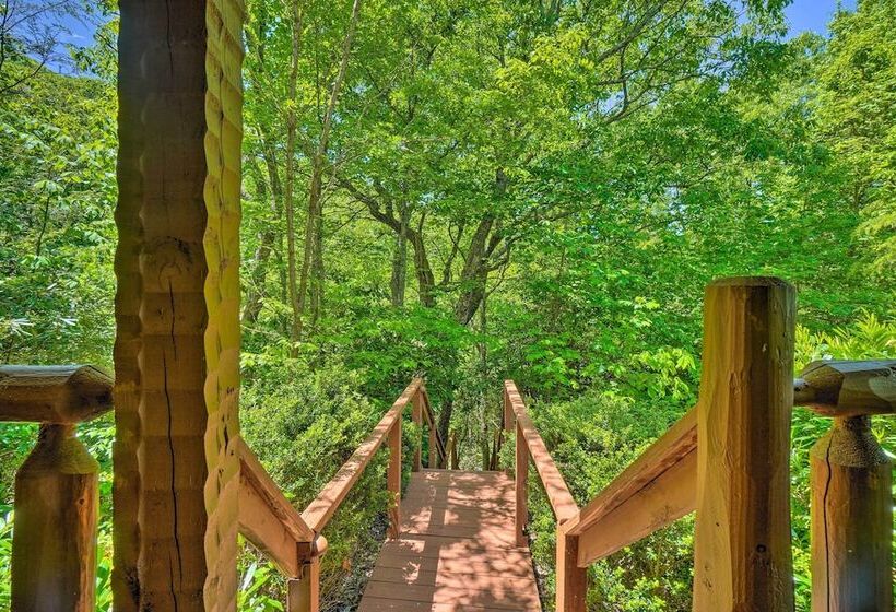 Cabin W/ Decks & Fireplace: 11 Mi To Pigeon Forge!