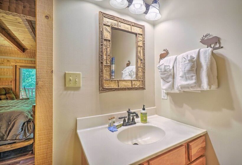 Cabin W/ Decks & Fireplace: 11 Mi To Pigeon Forge!