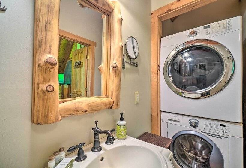 Cabin W/ Decks & Fireplace: 11 Mi To Pigeon Forge!