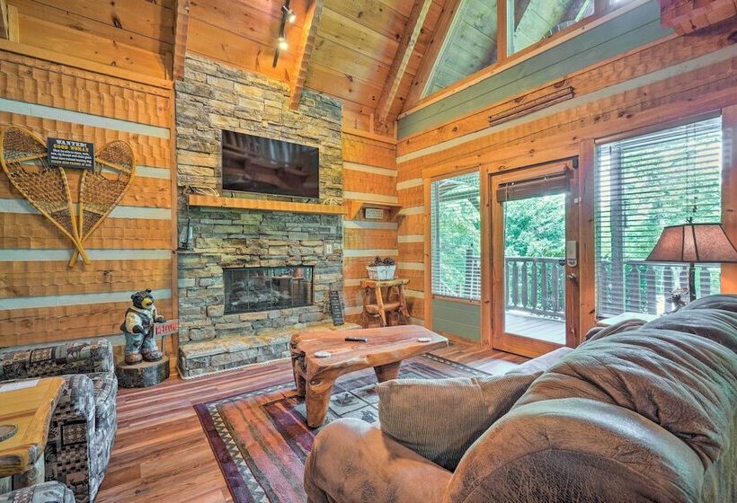 Cabin W/ Decks & Fireplace: 11 Mi To Pigeon Forge!