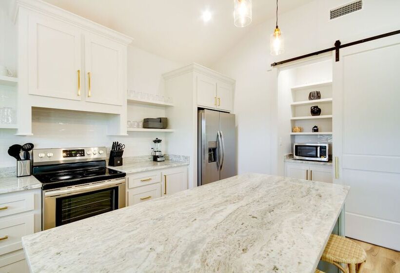 Lovely Bay St Louis Retreat W/ Dock & Canal Access