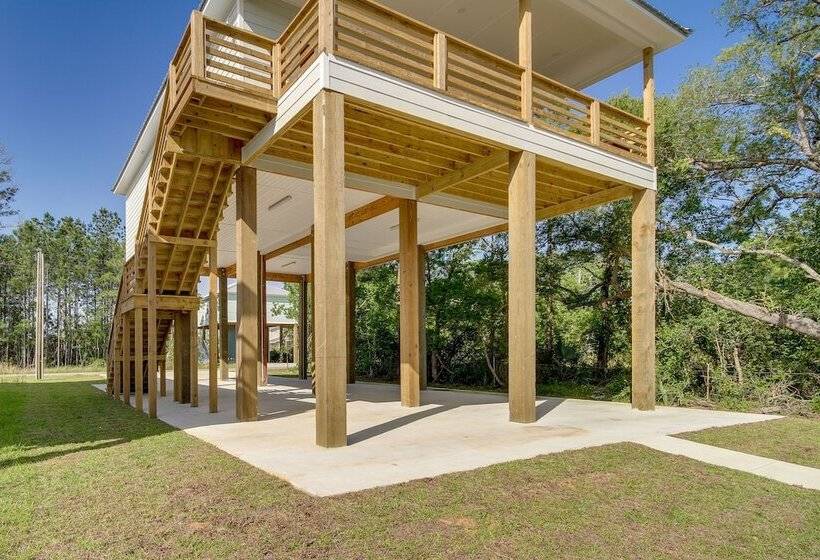 Lovely Bay St Louis Retreat W/ Dock & Canal Access