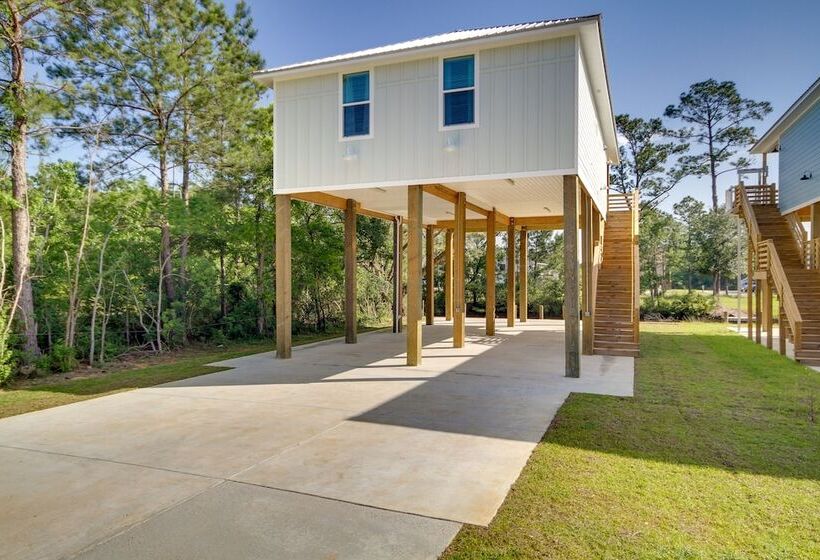 Lovely Bay St Louis Retreat W/ Dock & Canal Access