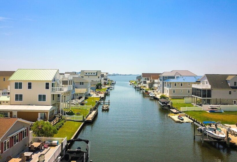Lovely Fenwick Island Home W/ Fire Pit + Bay Views