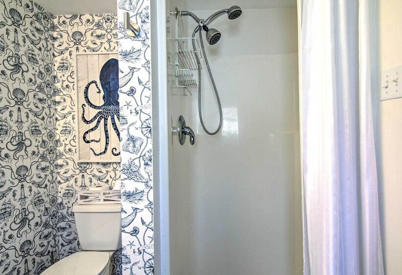 Lovely Fenwick Island Home W/ Fire Pit + Bay Views