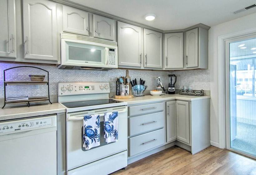 Lovely Fenwick Island Home W/ Fire Pit + Bay Views