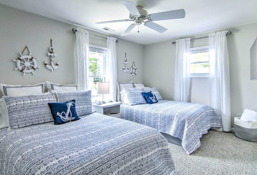 Lovely Fenwick Island Home W/ Fire Pit + Bay Views