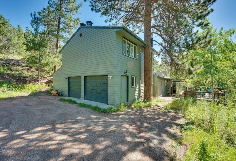 Stunning Golden Home W/ Deck ~ 35 Mi To Denver!