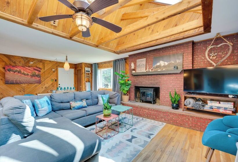 Stunning Golden Home W/ Deck ~ 35 Mi To Denver!