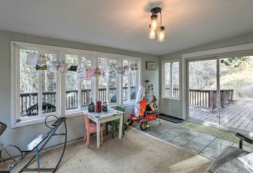 Stunning Golden Home W/ Deck ~ 35 Mi To Denver!
