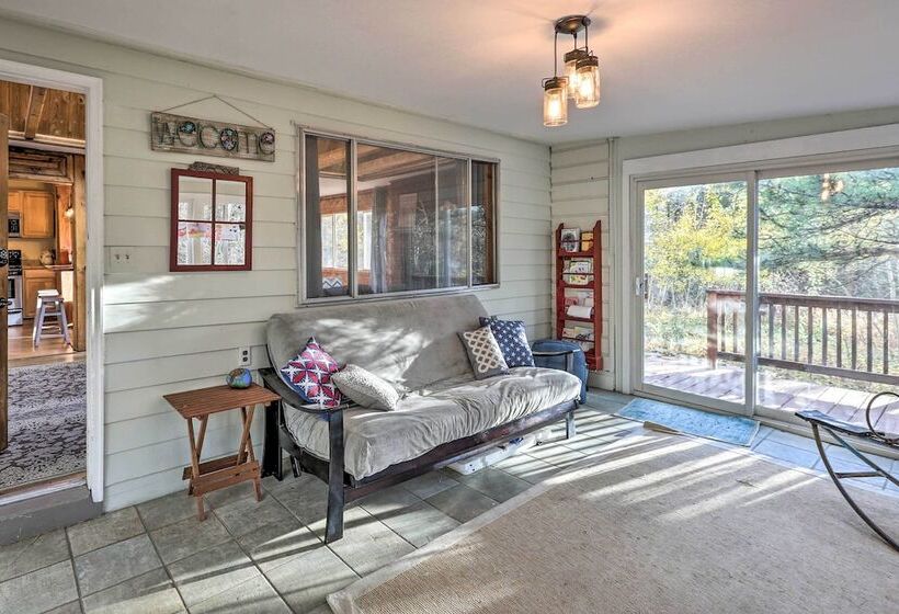 Stunning Golden Home W/ Deck ~ 35 Mi To Denver!