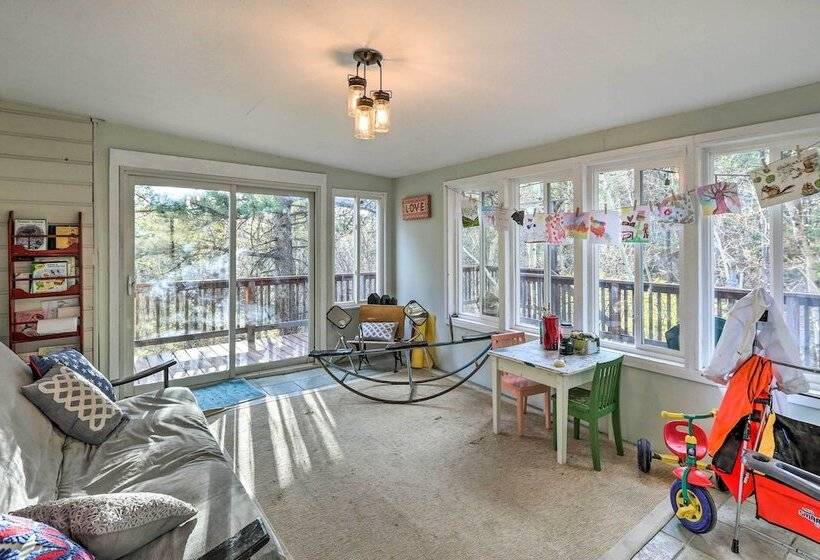 Stunning Golden Home W/ Deck ~ 35 Mi To Denver!