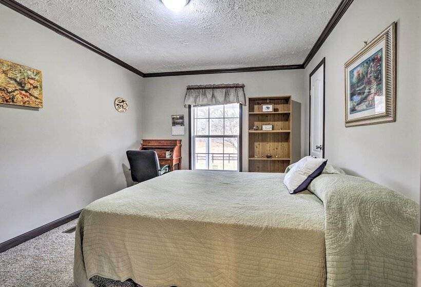 Lovely Sadieville Retreat W/ Deck & Grill!