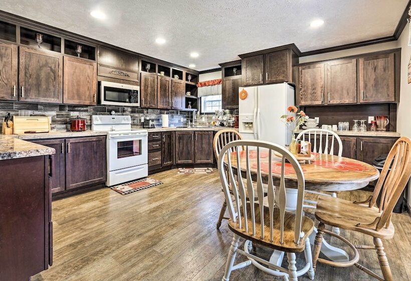 Lovely Sadieville Retreat W/ Deck & Grill!